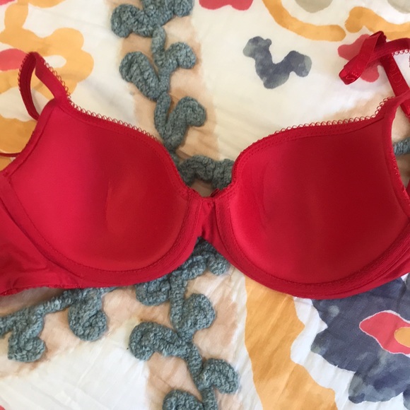 VS Body by Victoria lined demi lace bra - Picture 5 of 6